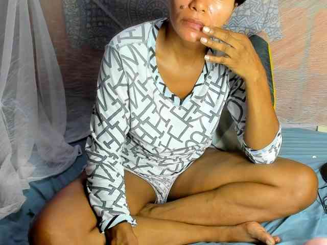 alia2424 webcam