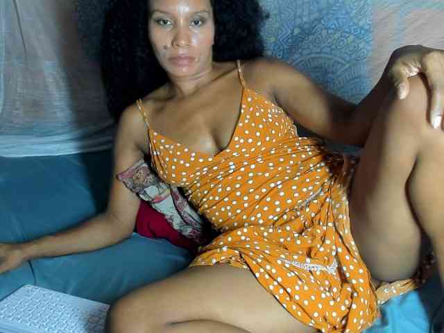 alia2424 webcam