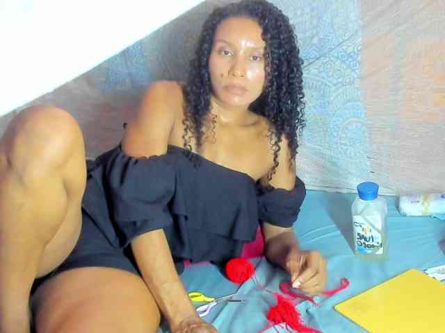 alia2424 webcam