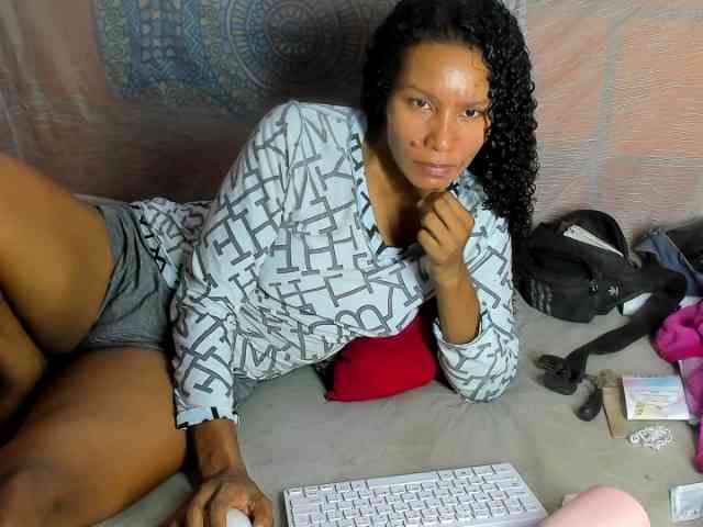 alia2424 webcam
