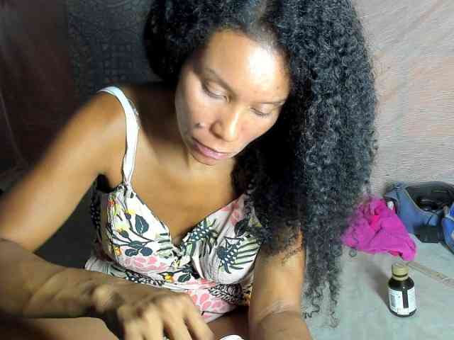 alia2424 webcam