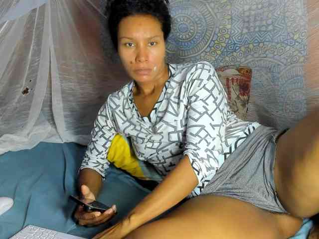 alia2424 webcam