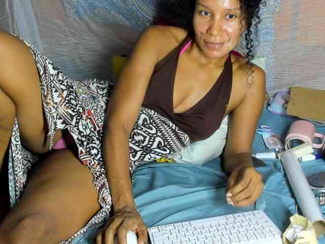 alia2424 webcam