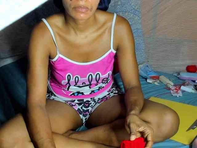 alia2424 webcam