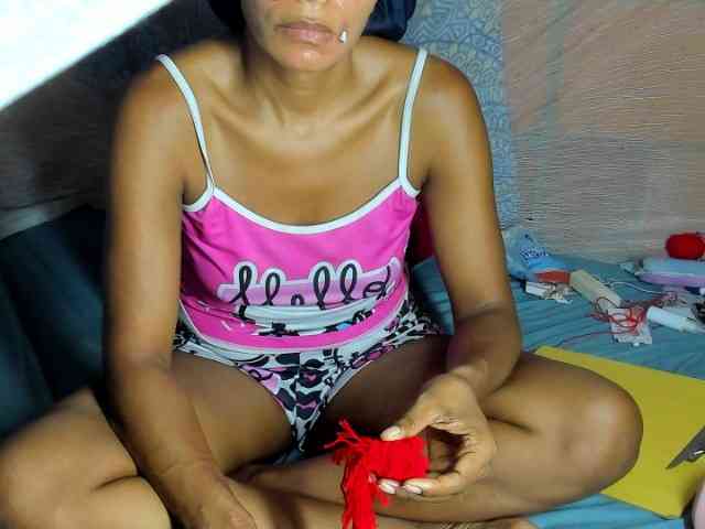 alia2424 webcam