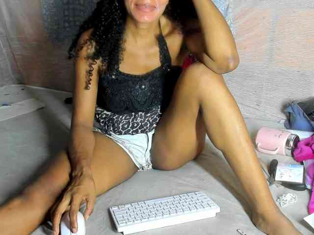 alia2424 webcam