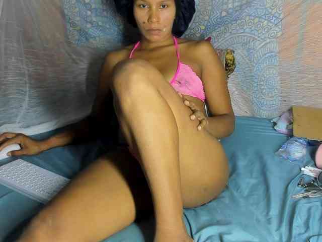 alia2424 webcam