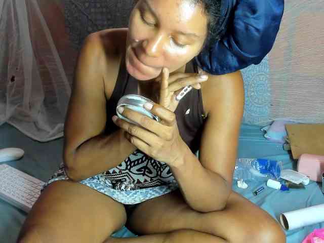 alia2424 webcam