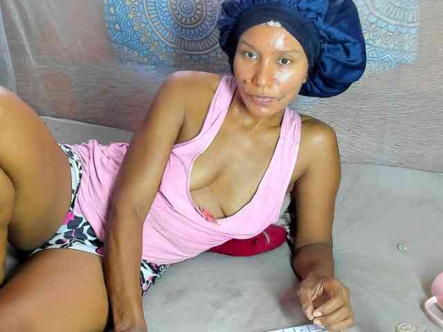 alia2424 webcam