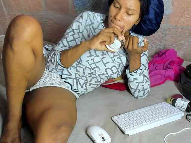 alia2424 webcam