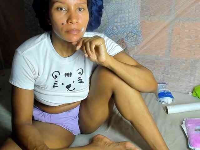 alia2424 webcam