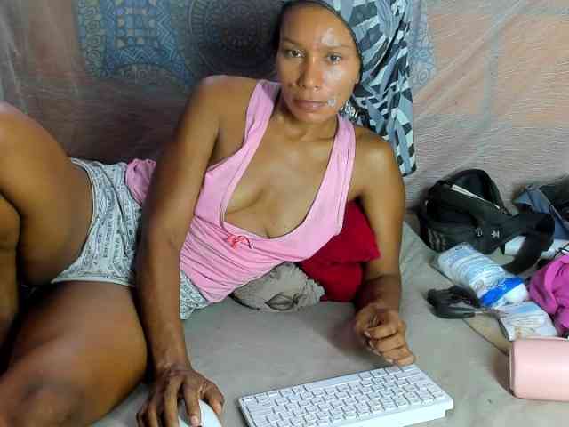 alia2424 webcam