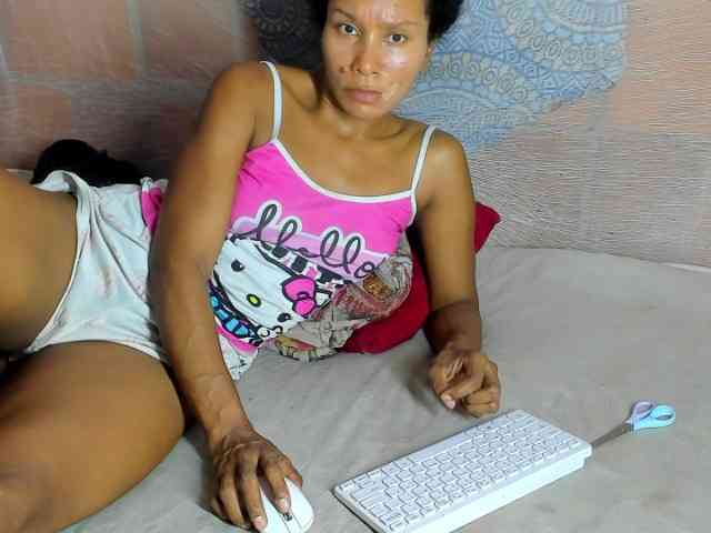 alia2424 webcam