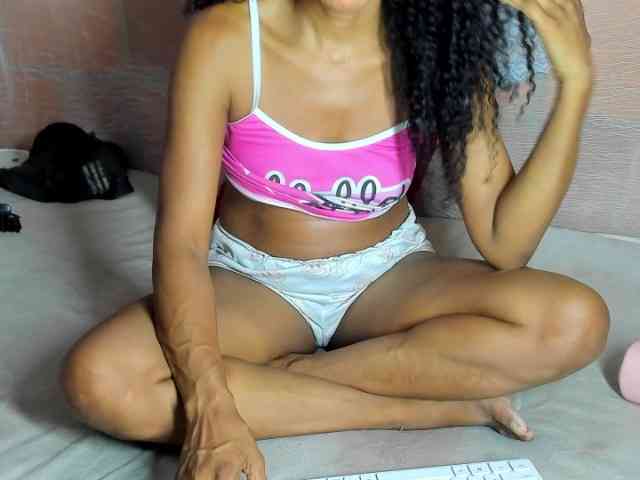 alia2424 webcam