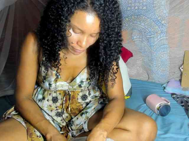 alia2424 webcam