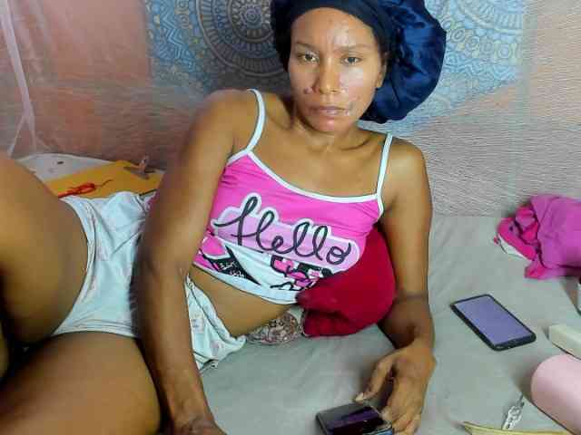 alia2424 webcam