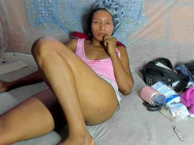 alia2424 webcam