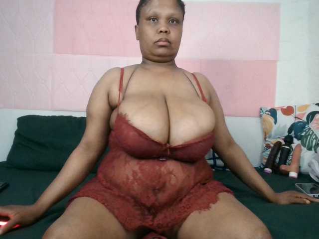 BIGTITTISXX live cam preview