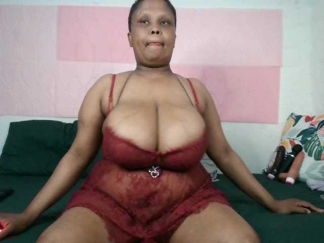 BIGTITTISXX, en vivo ahora en BongaCams