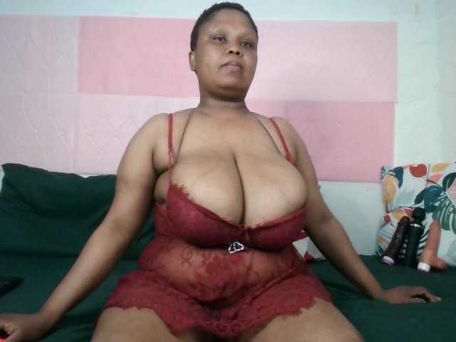 BIGTITTISXX live cam preview