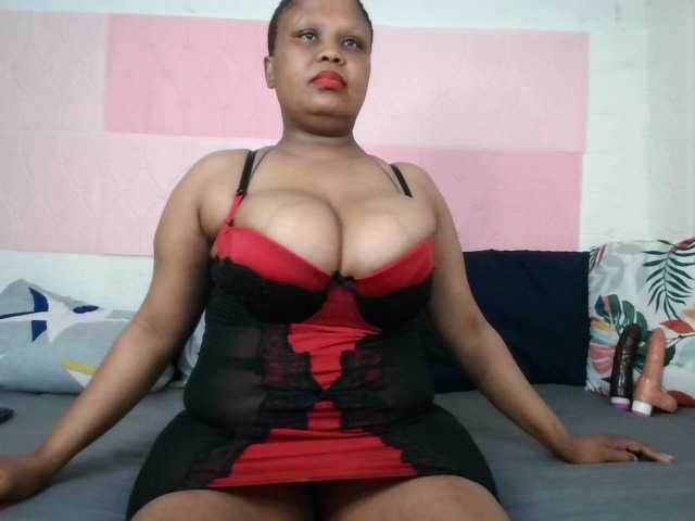 BIGTITTISXX live cam preview