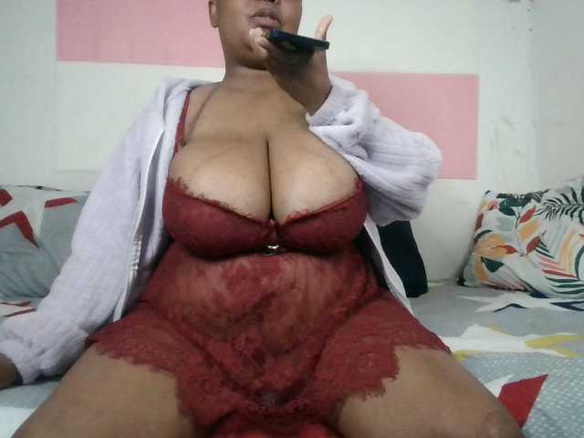 BIGTITTISXX live cam on BongaCams