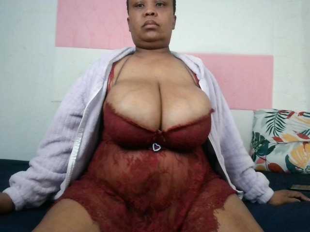 BIGTITTISXX live cam on BongaCams