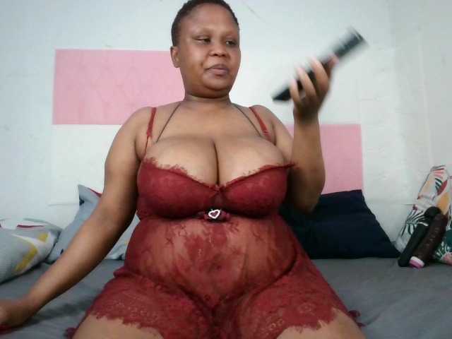 BIGTITTISXX live cam preview