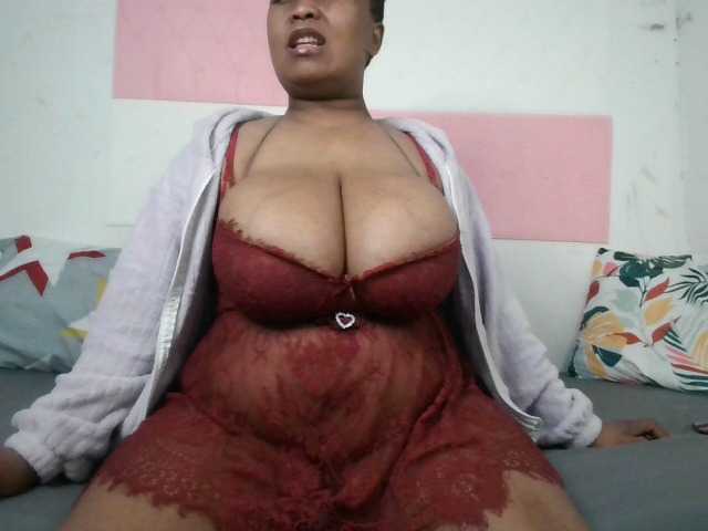 BIGTITTISXX live webcam show