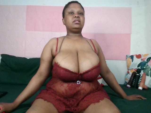 BIGTITTISXX live cam on BongaCams