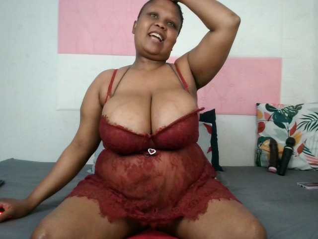 BIGTITTISXX live cam preview