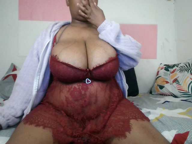 BIGTITTISXX live cam on BongaCams