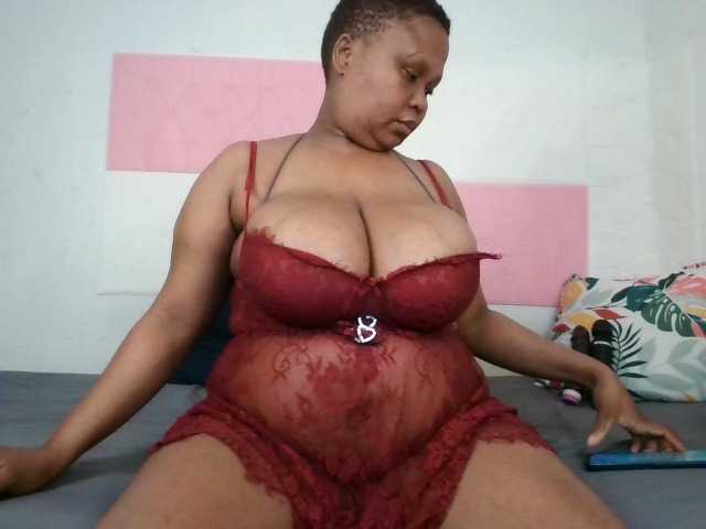 BIGTITTISXX live cam preview