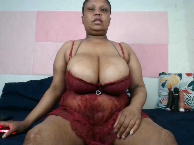 BIGTITTISXX live cam on BongaCams