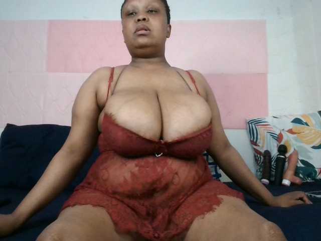 BIGTITTISXX live cam on BongaCams