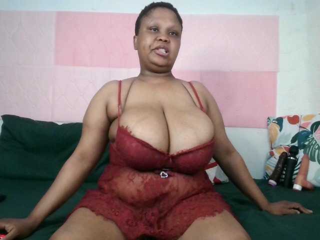 BIGTITTISXX live cam preview
