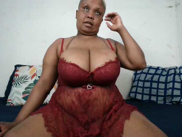 BIGTITTISXX's BongaCams show and profile