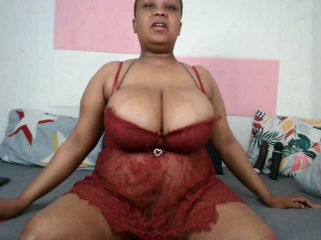 BIGTITTISXX live cam preview