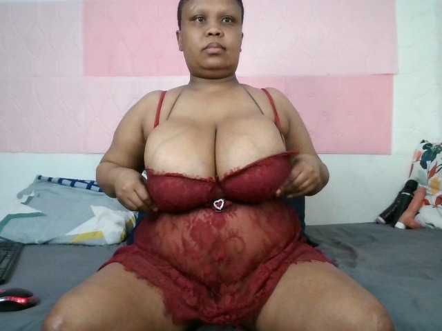 BIGTITTISXX live cam preview