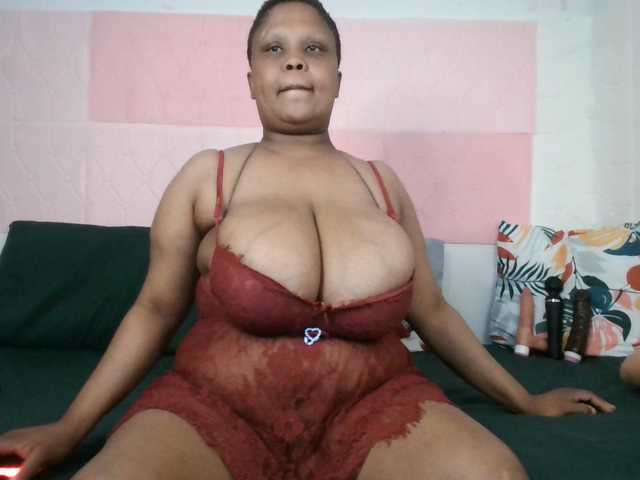 BIGTITTISXX live cam preview