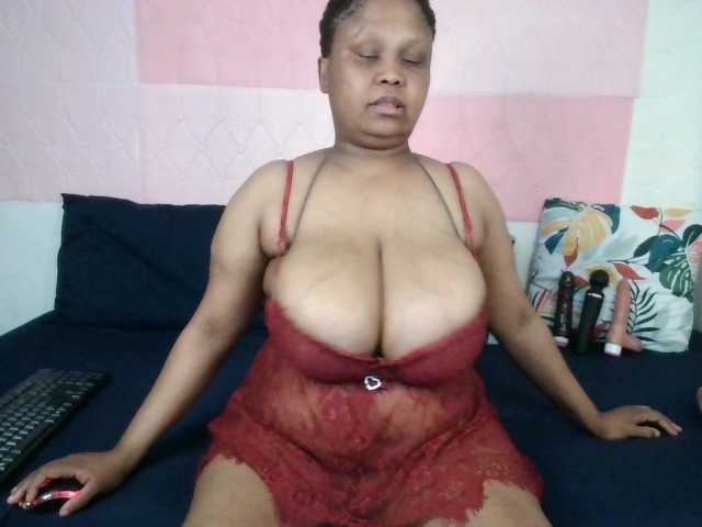 BIGTITTISXX live cam on BongaCams