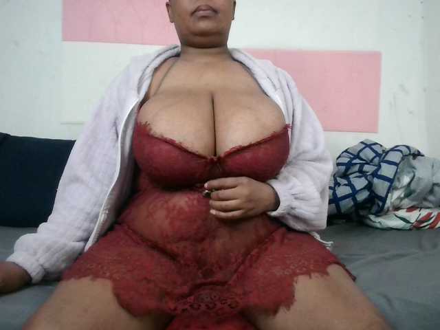 BIGTITTISXX live cam on BongaCams