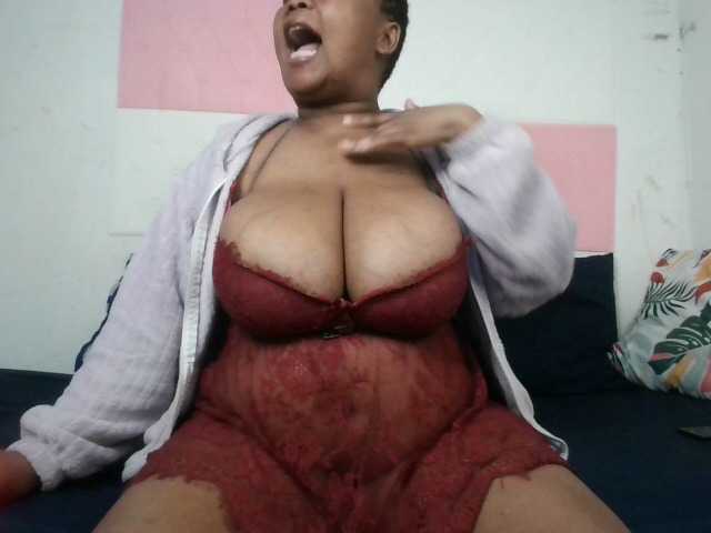 BIGTITTISXX live cam on BongaCams