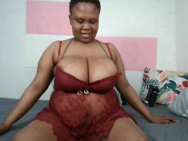 BIGTITTISXX live cam preview