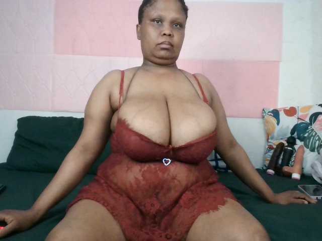 BIGTITTISXX live cam preview