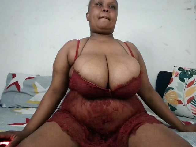 BIGTITTISXX's BongaCams show and profile