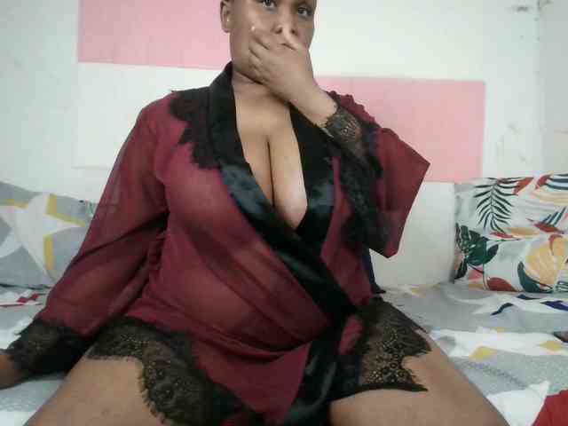 BIGTITTISXX webcam