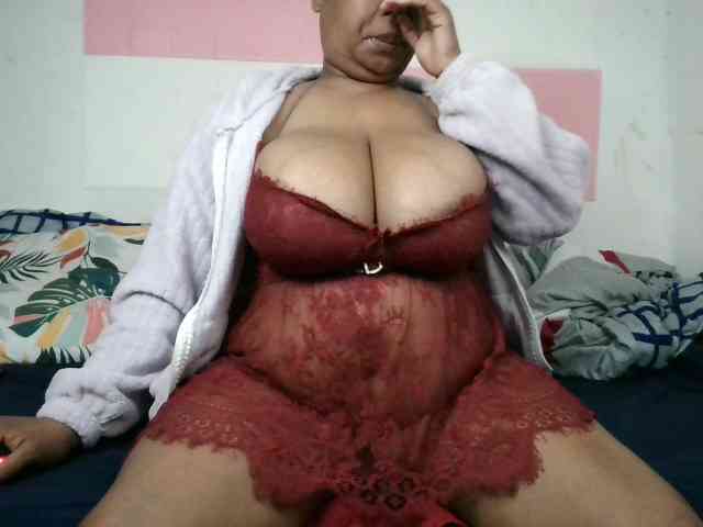 BIGTITTISXX webcam
