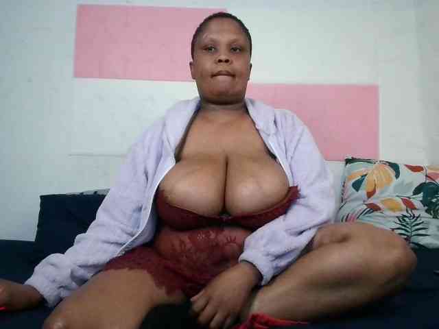 BIGTITTISXX webcam