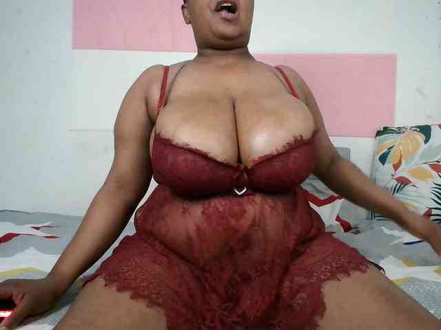 BIGTITTISXX webcam